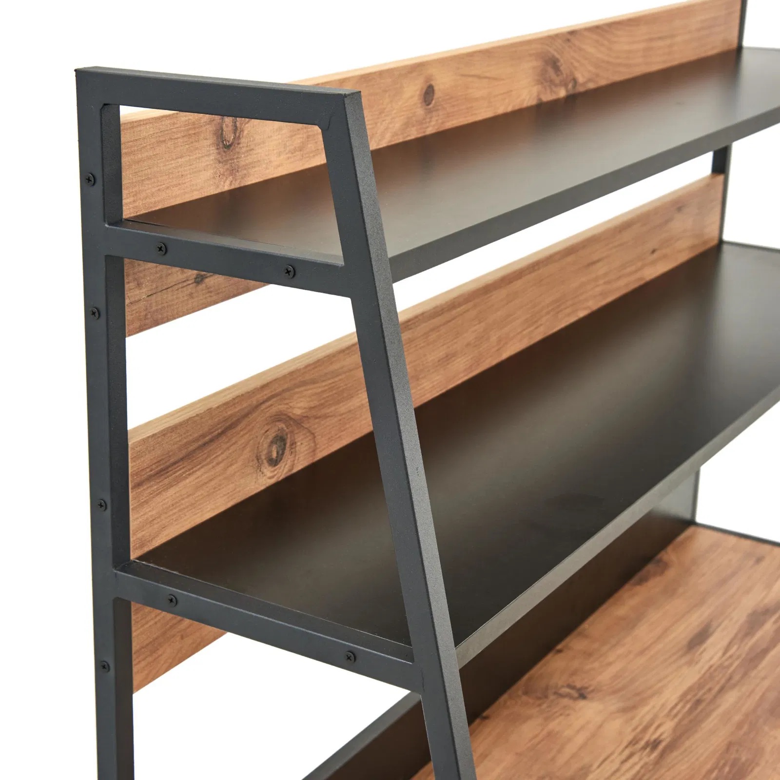 Estante metálica preta com prateleiras e painéis em madeira castanha