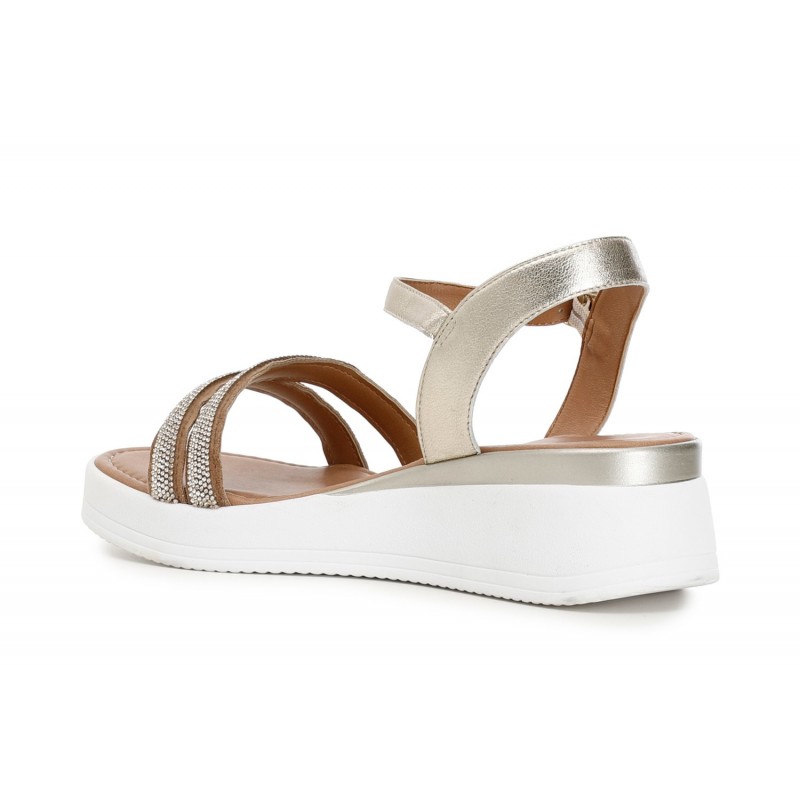Sandália feminina plataforma branca com tiras brilhantes douradas