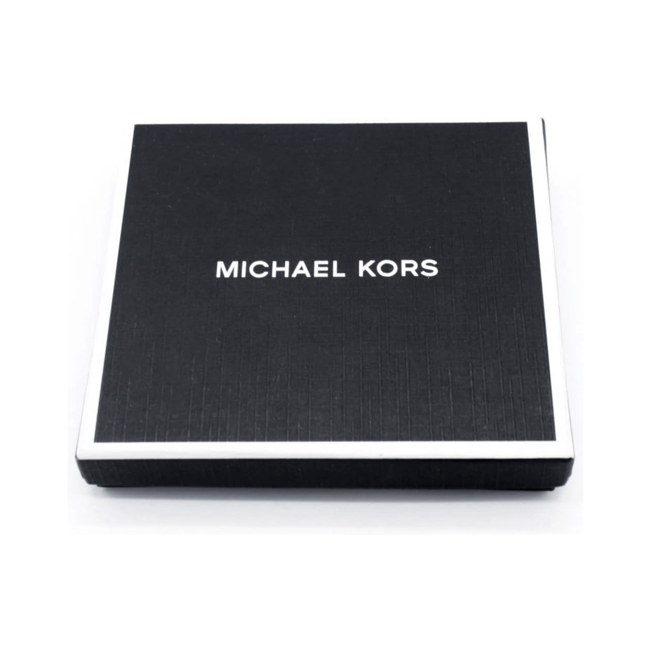 Caixa Michael Kors preta com texto branco sobre fundo branco