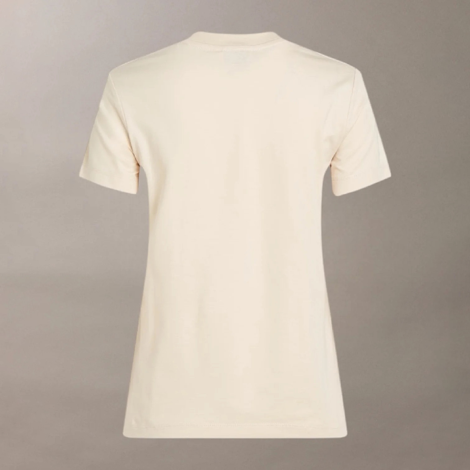 T-shirt feminina creme vista de costas