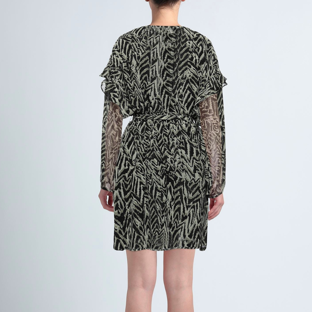 Vestido curto animal print preto e bege com mangas transparentes e cinto fino