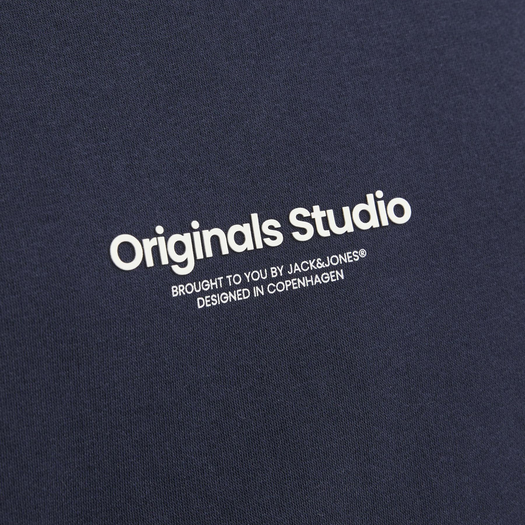 Tecido azul escuro com texto branco impresso Originals Studio.