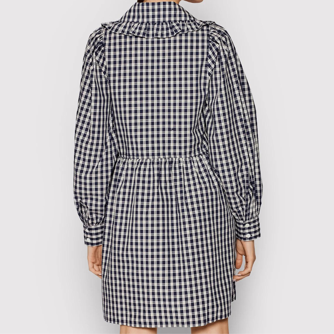 Vestido azul e branco xadrez vistos de costas