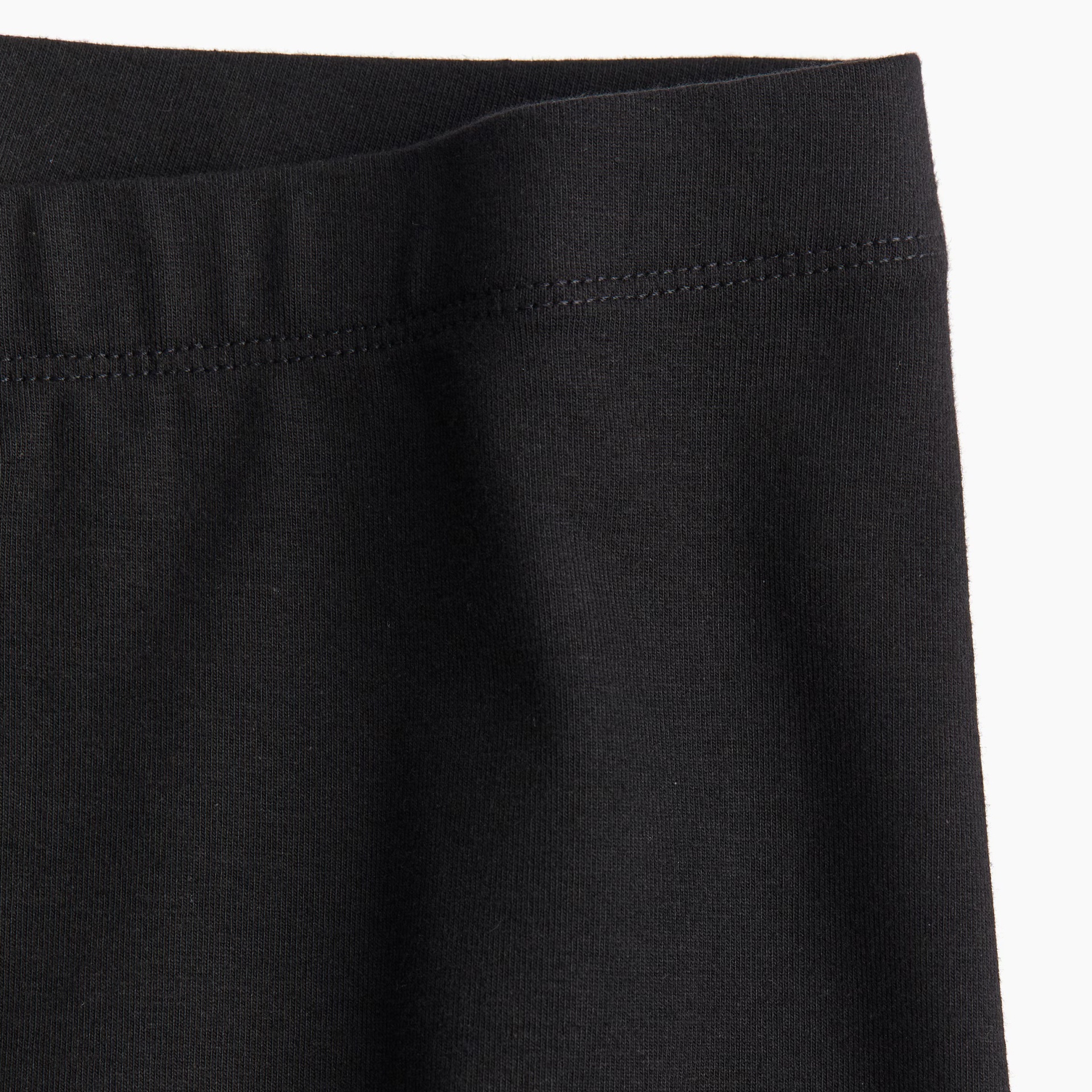 Cintura elástica de roupa preta em malha fina com costura reforçada