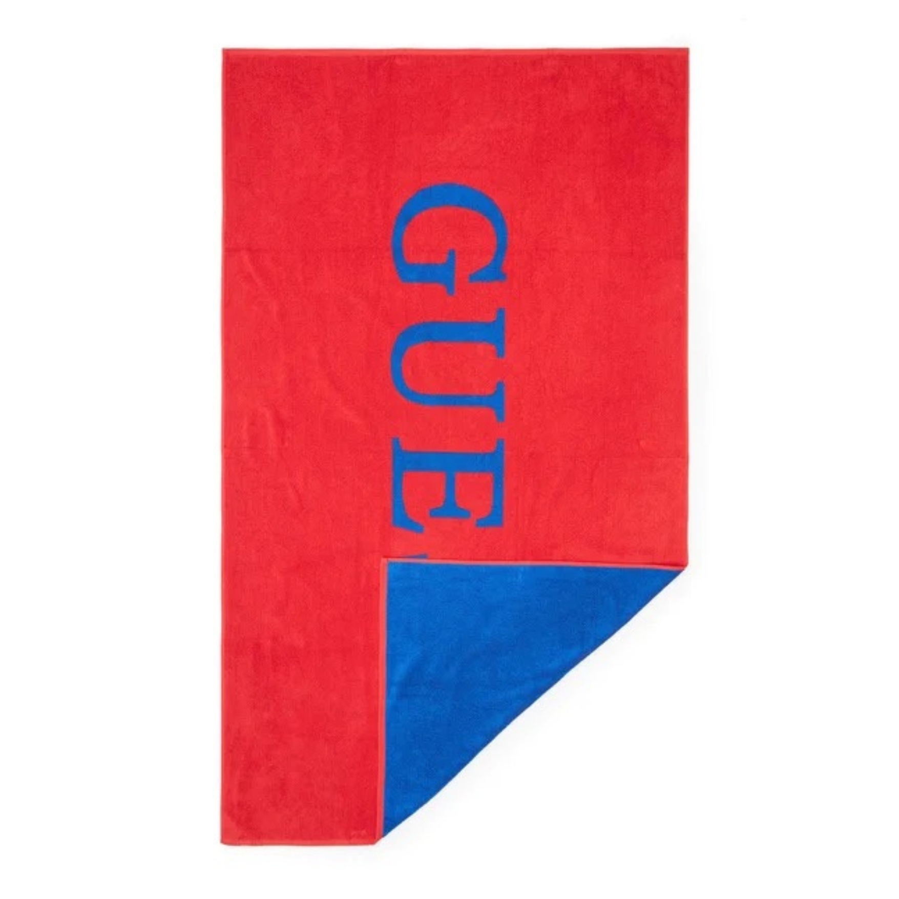Toalha vermelha com texto azul GUE e verso azul visível