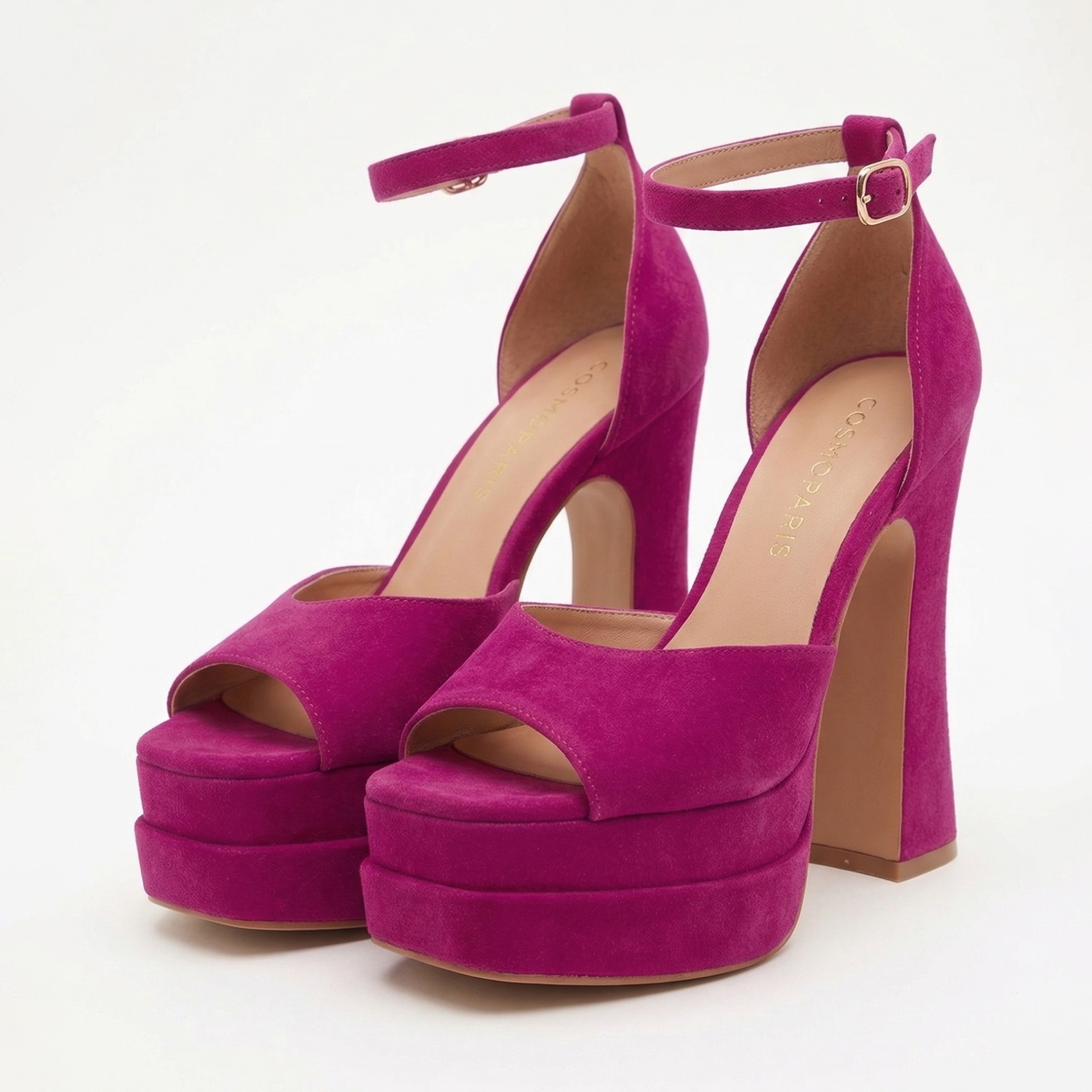 Sandálias de salto alto rosa com plataforma e tiras no tornozelo em camurça