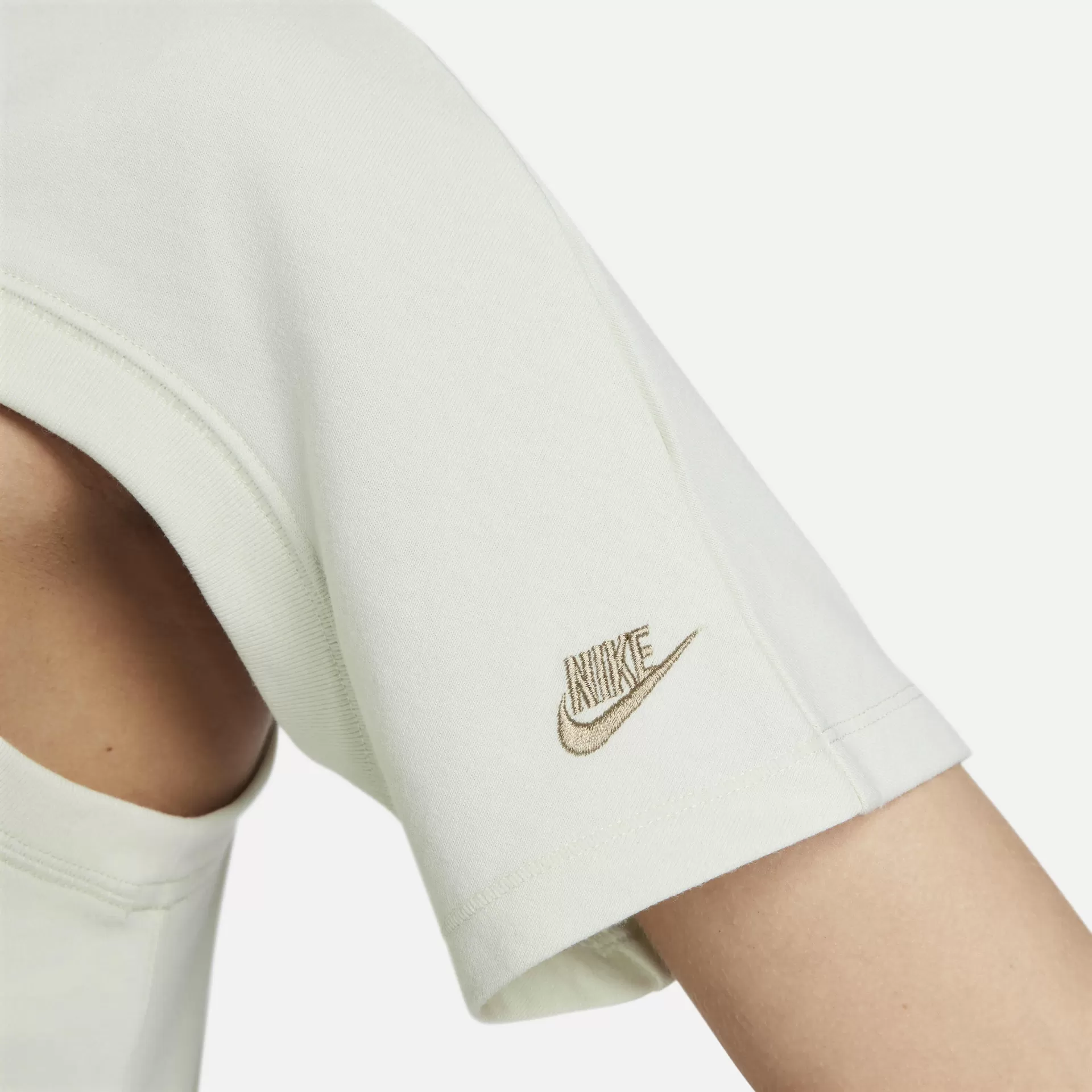Manga de t-shirt creme com logo Nike bordado em bege