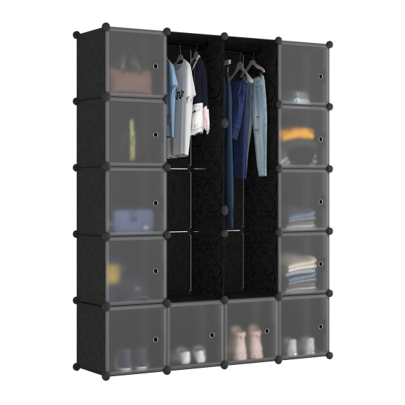 Guarda-roupa modular preto com portas translúcidas e roupas penduradas