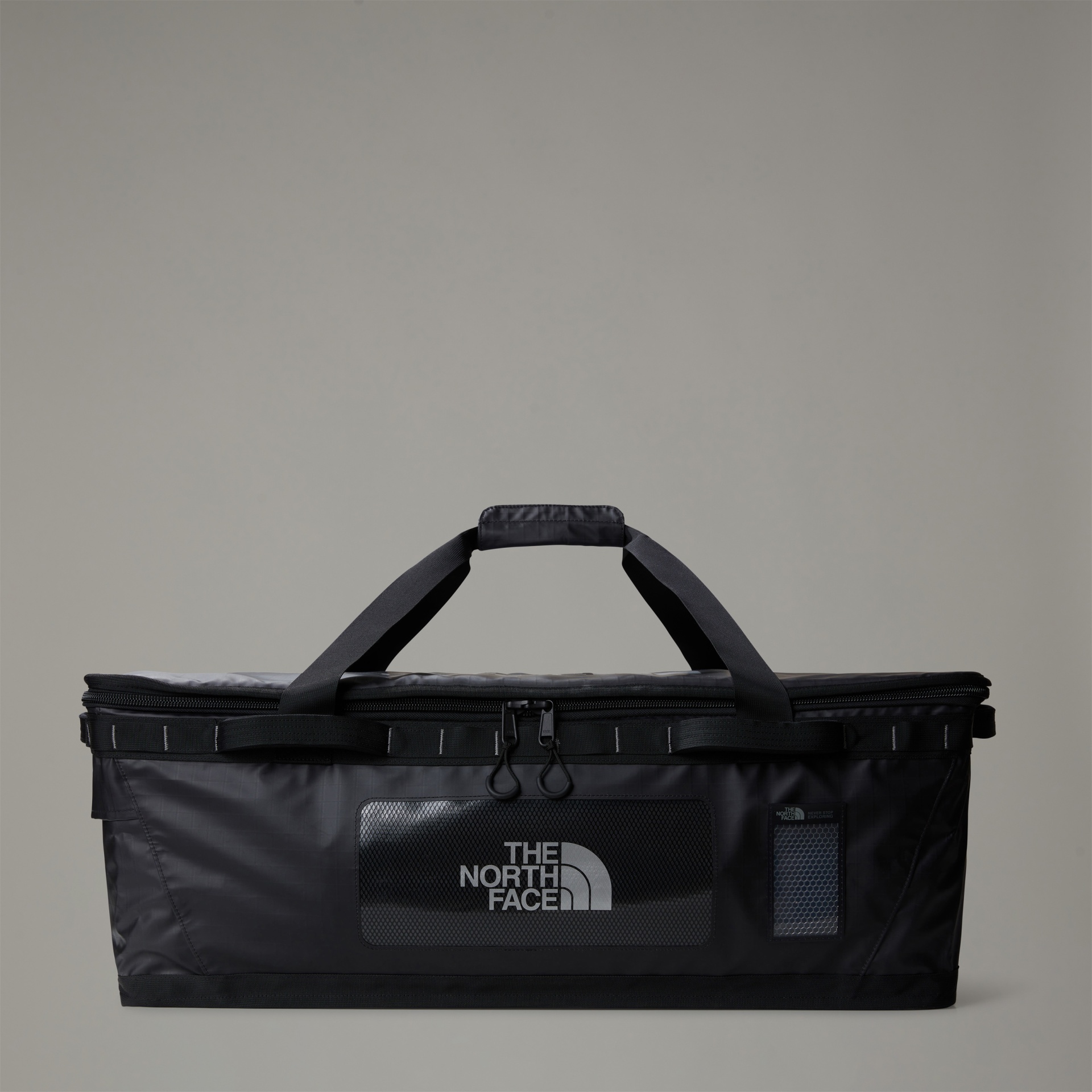 Mala preta da The North Face com alças e logótipo à frente