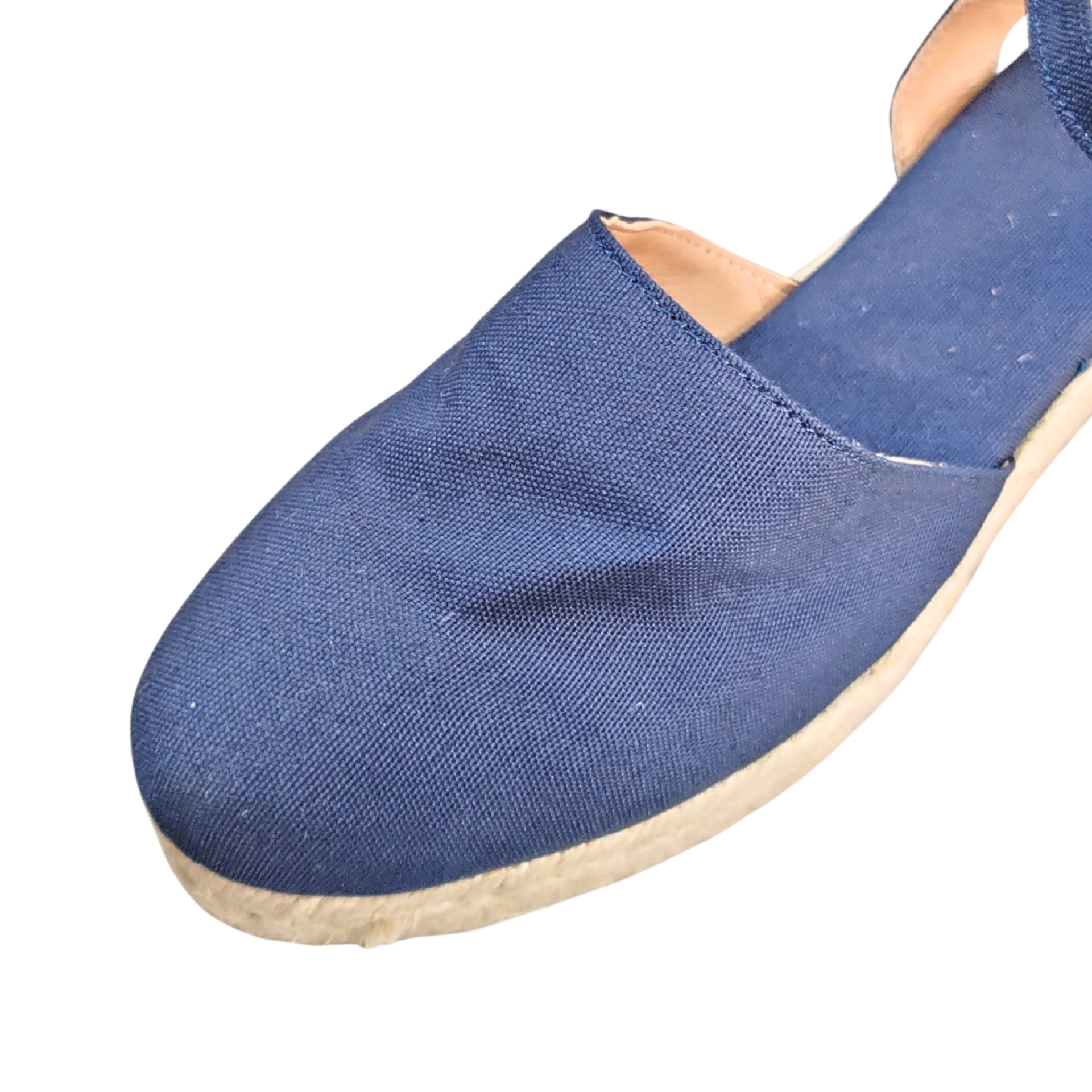 Sapato tipo alpercata azul escuro com sola beje