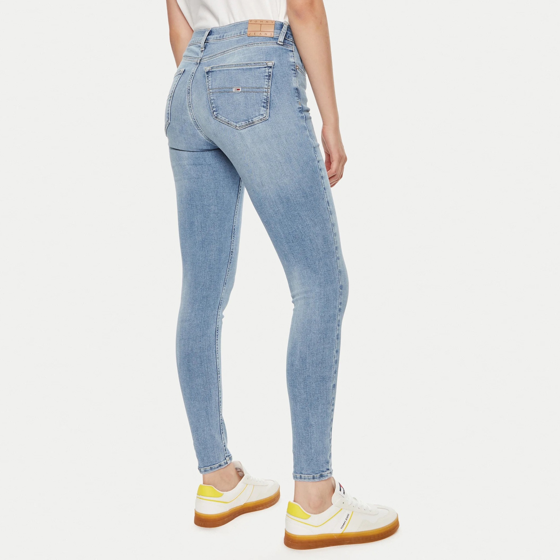 Calças de ganga skinny azuis claras com etiqueta Tommy Jeans
