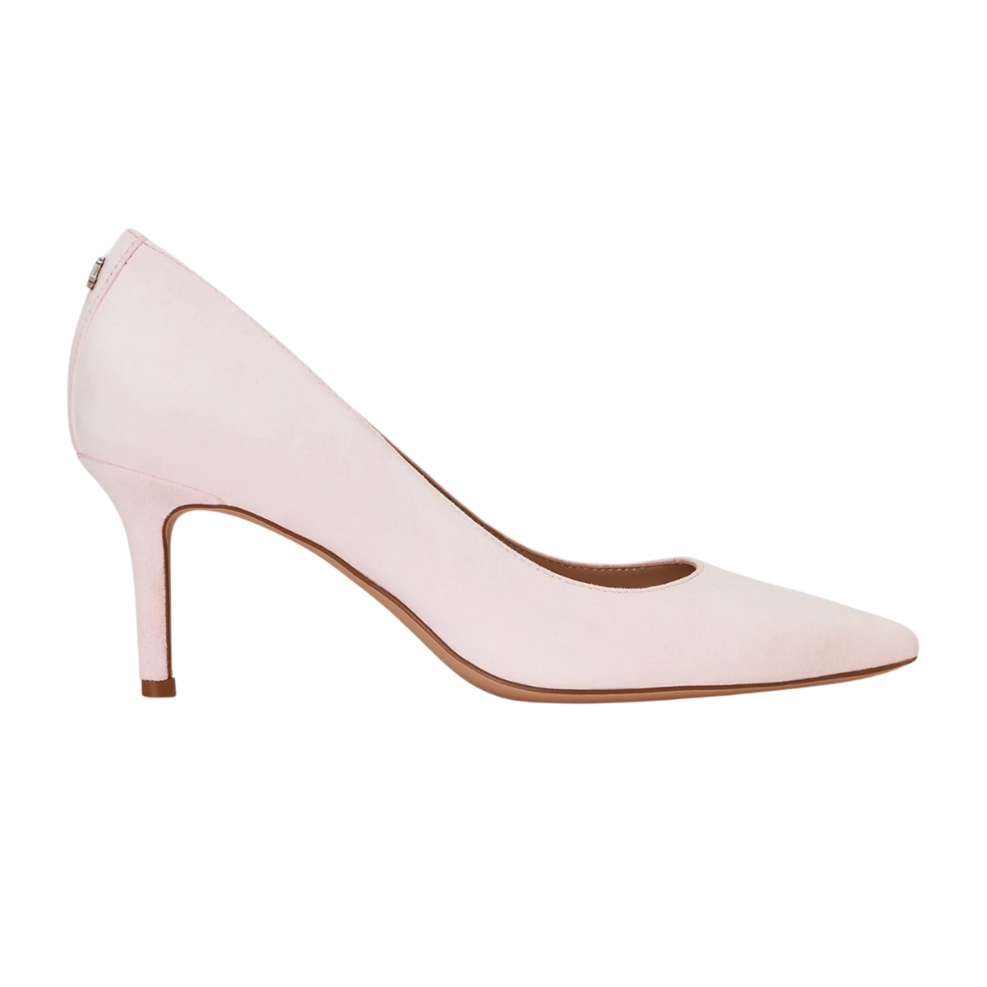 Sapato de salto alto cor de rosa clara com bico fino.