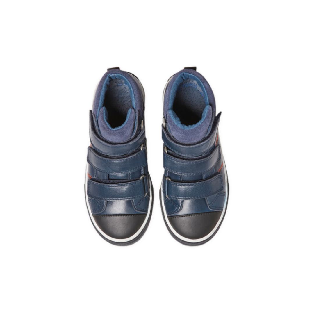 sapatilhas infantis azuis em pele com velcro e sola branca