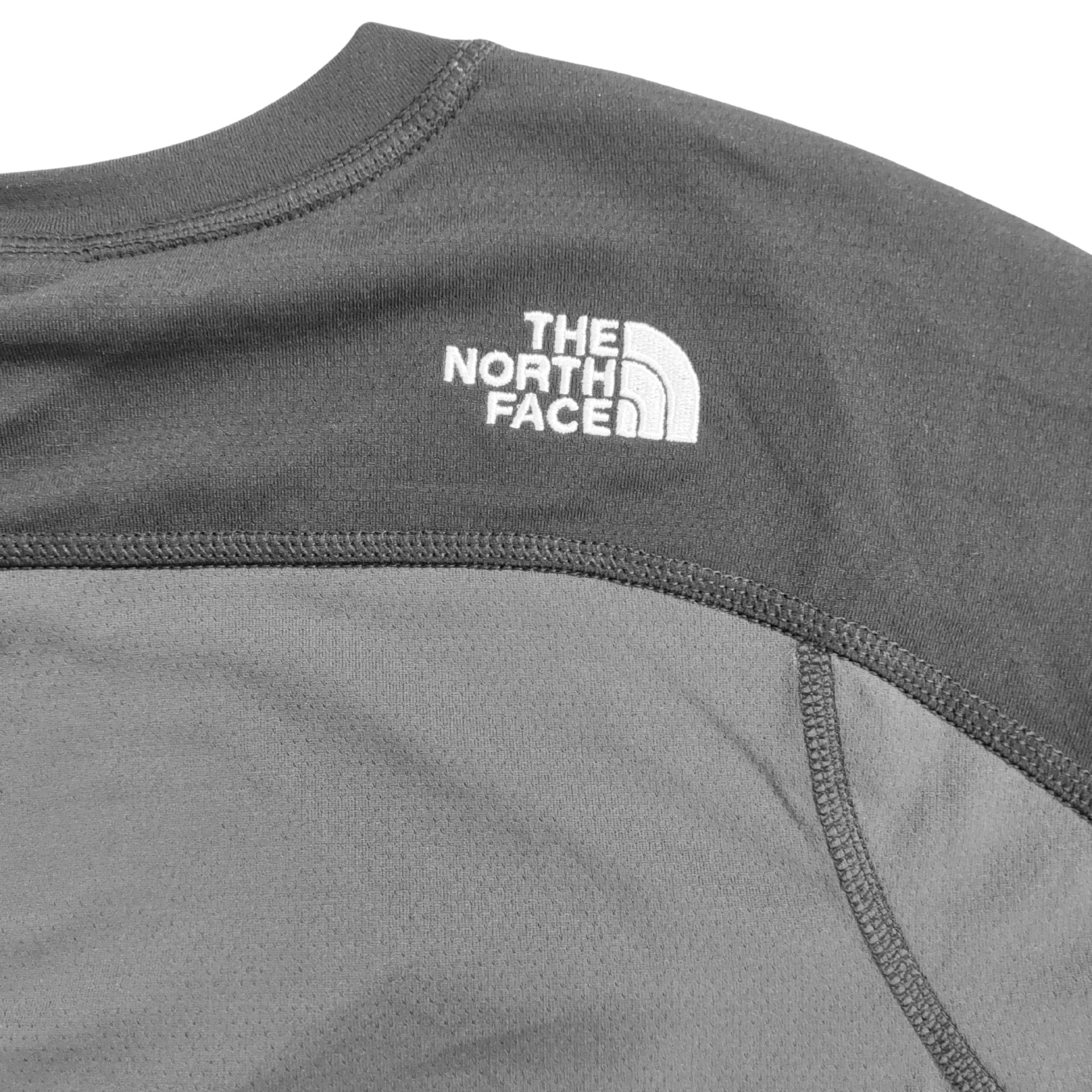 peça de vestuário cinzenta com logótipo THE NORTH FACE no ombro