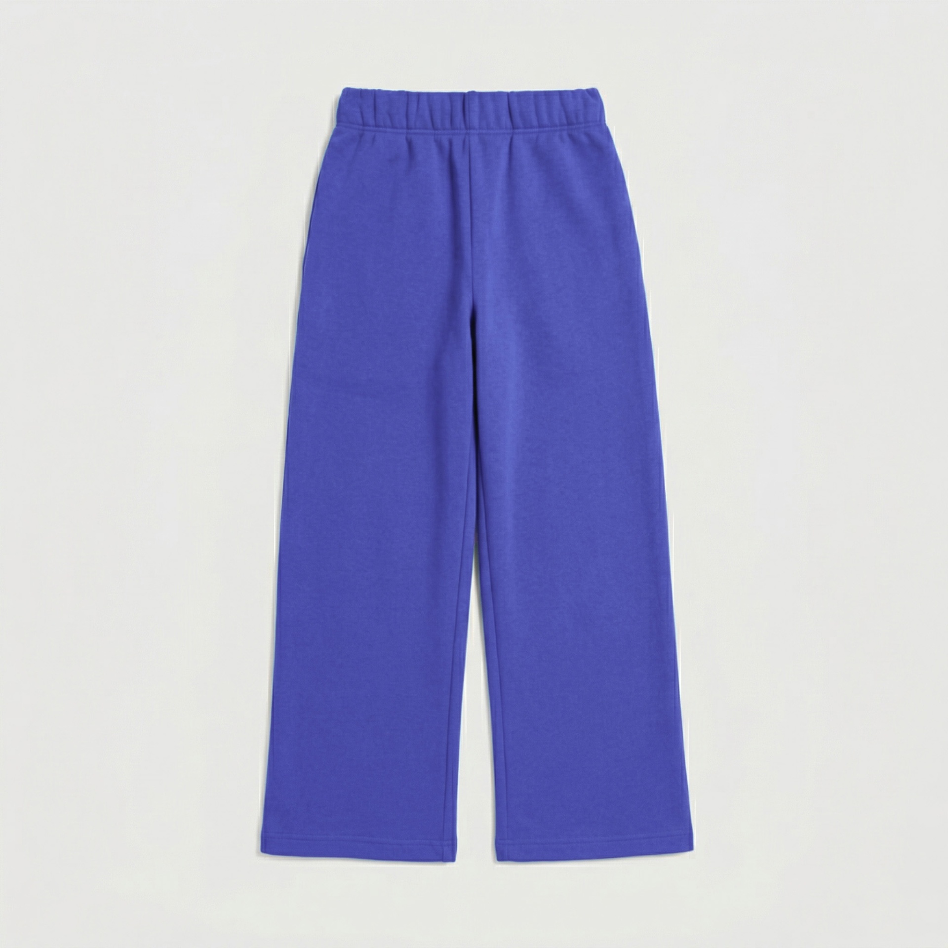 Calças largas azuis com cintura elástica em fundo branco