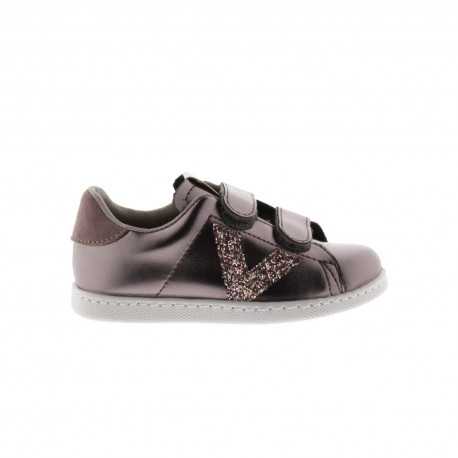 Ténis infantil rosa metálico com fecho de velcro e detalhe glitter em V
