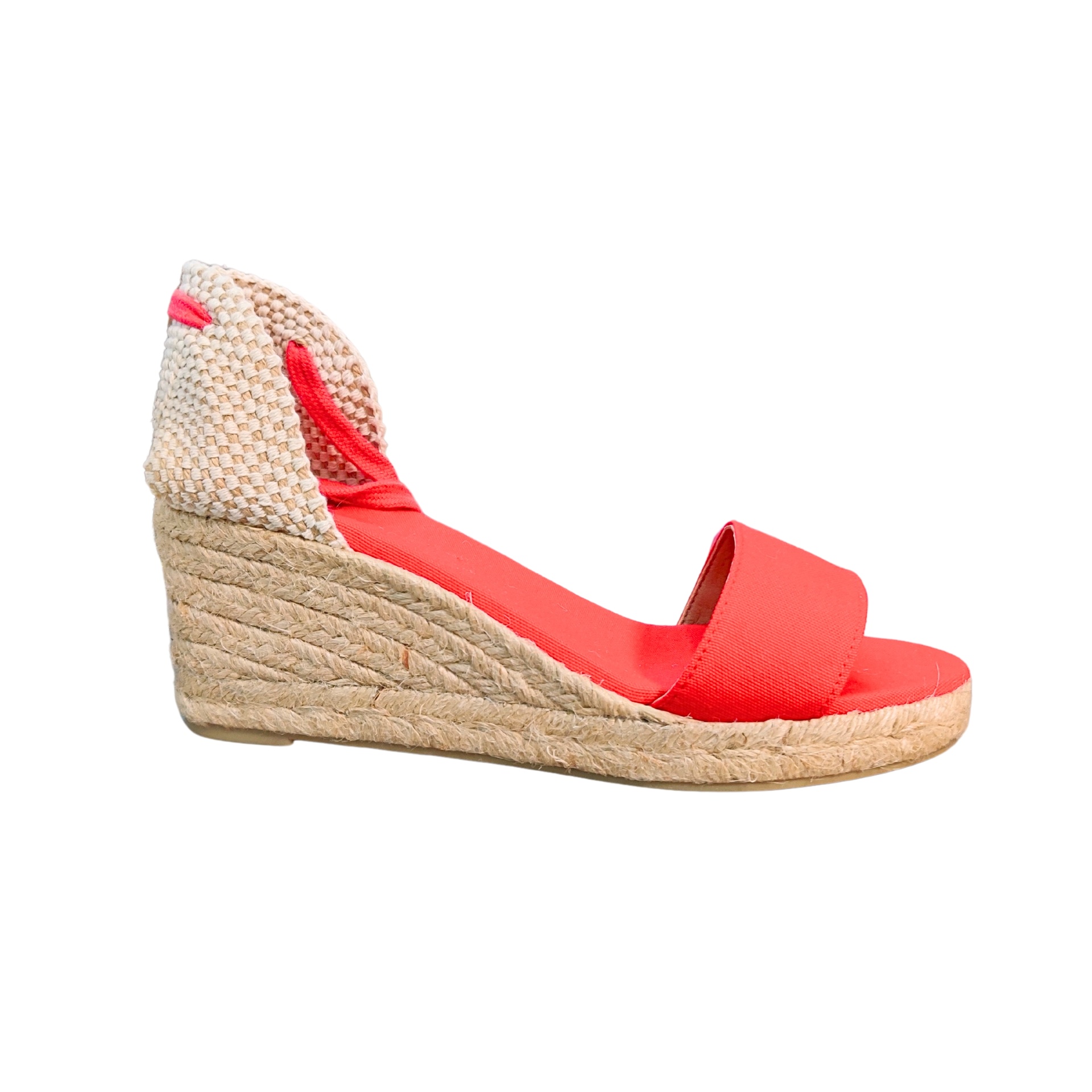 Sandália anabela vermelha com sola de corda e parte traseira em tecido bege tricô