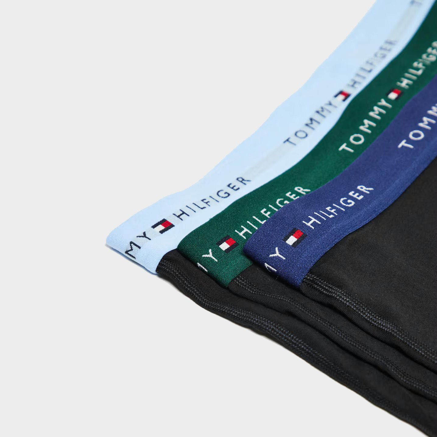 Roupas interiores masculinas com cintas azuis, verde e azul escuro e logo Tommy Hilfiger