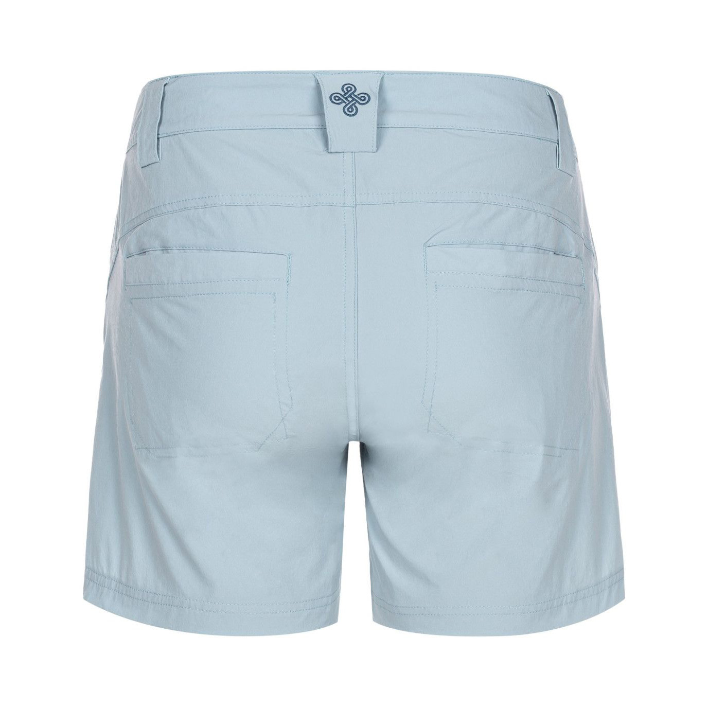 Calções azuis claros vistos de trás com bolsos e etiqueta bordada