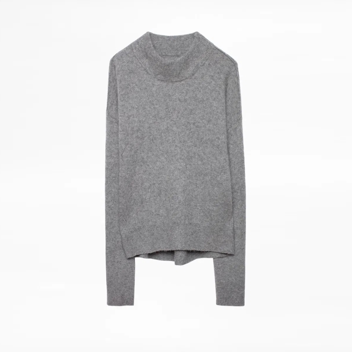 Camisola cinzenta de malha com gola alta e mangas compridas