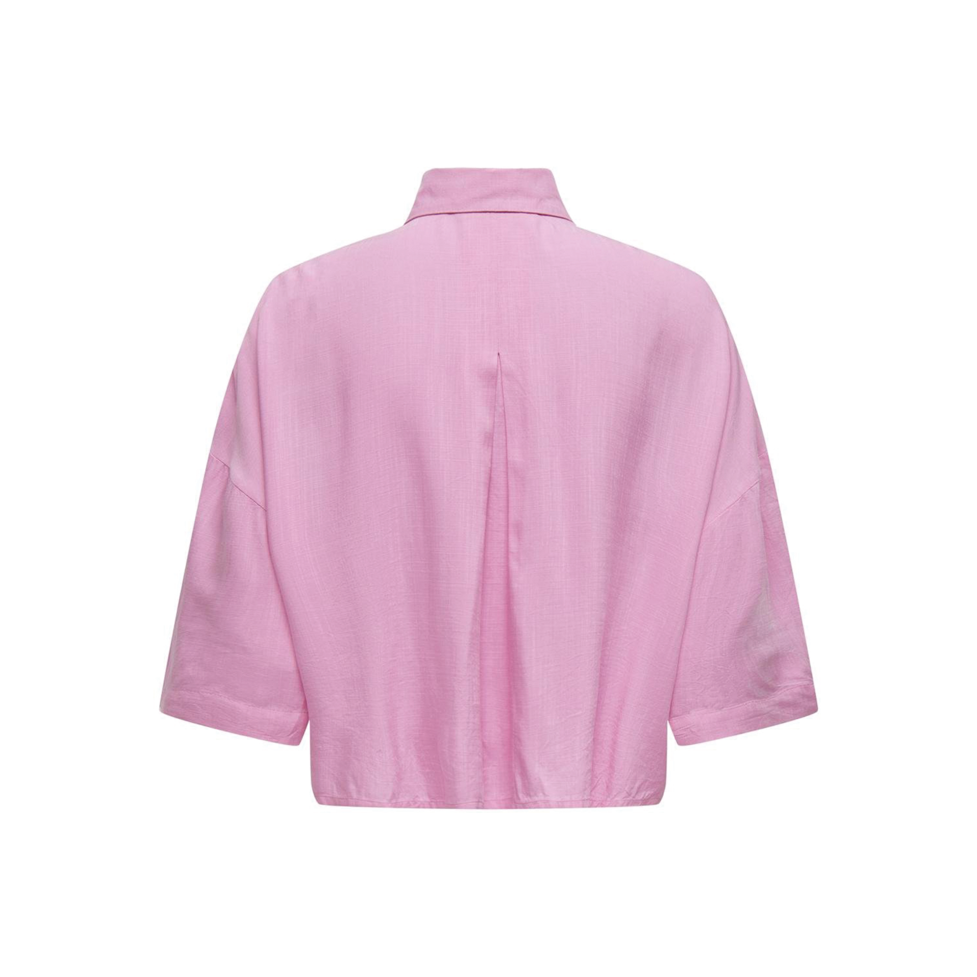 Camisa rosa claro vista de trás com mangas até ao cotovelo.