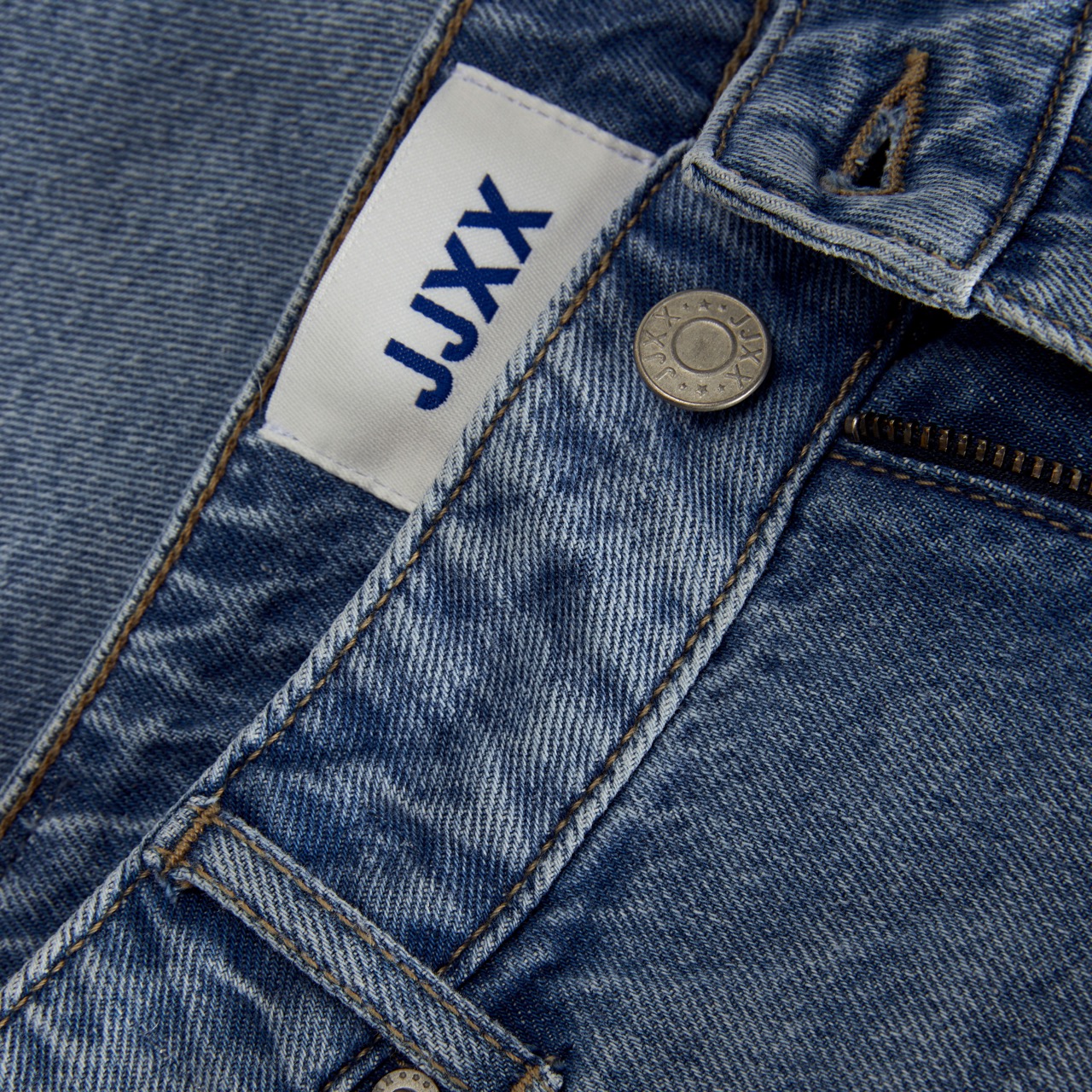 Calças de ganga azuis com etiqueta JJXX