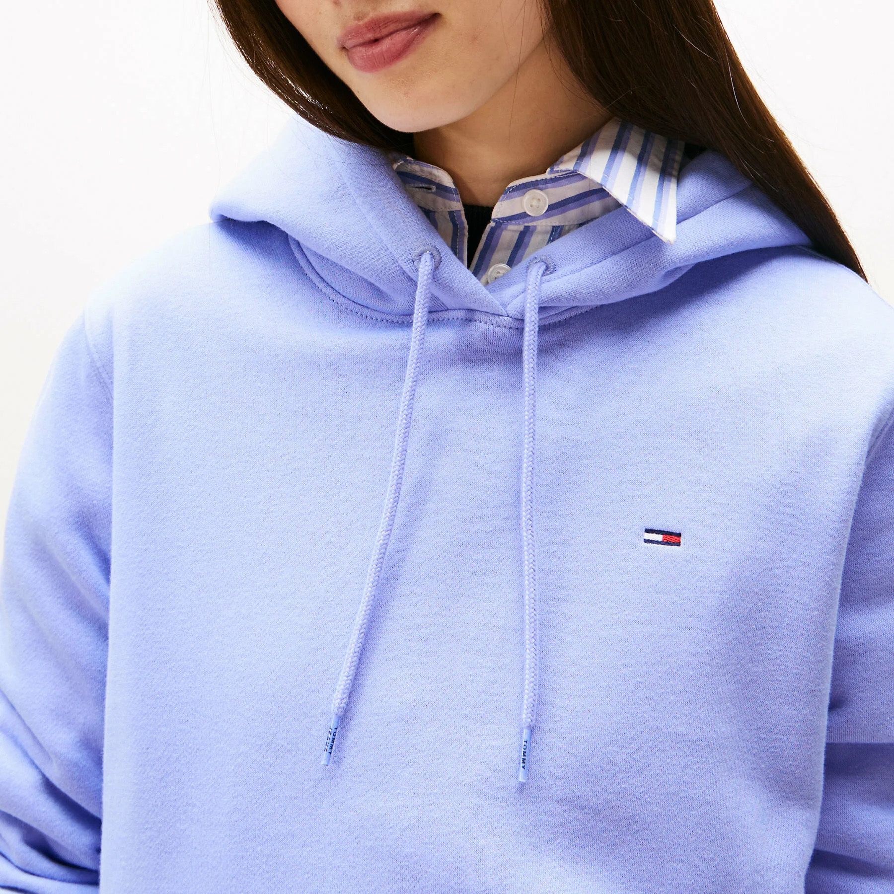 Sweatshirt azul claro com capuz e logótipo no peito