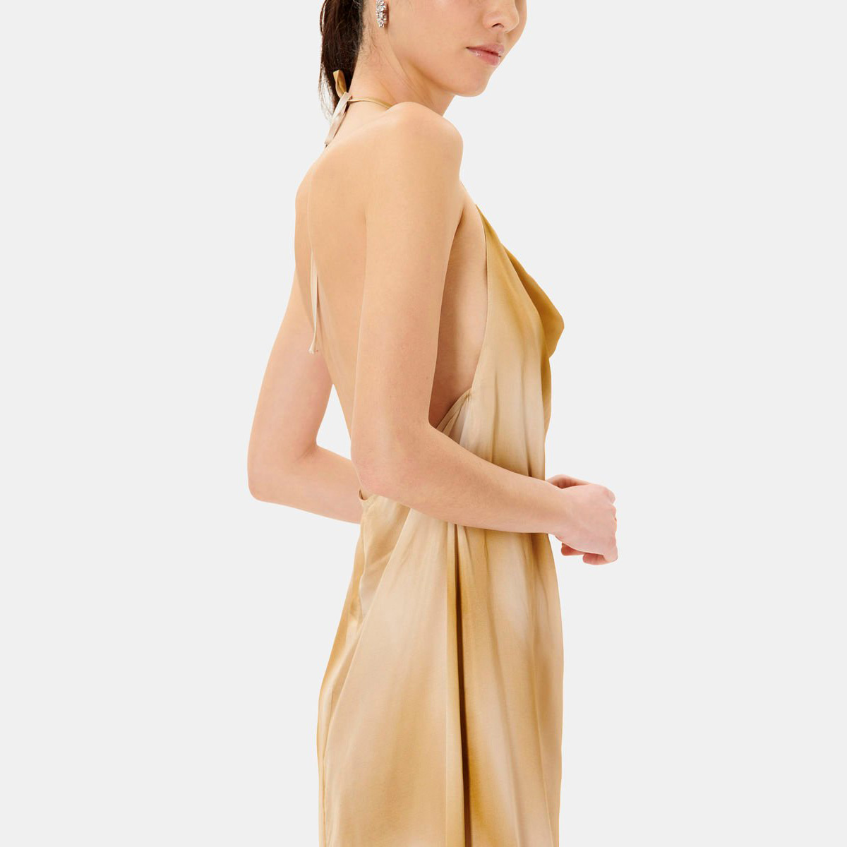 Vestido dourado claro sem costas com alças finas e decote drapeado