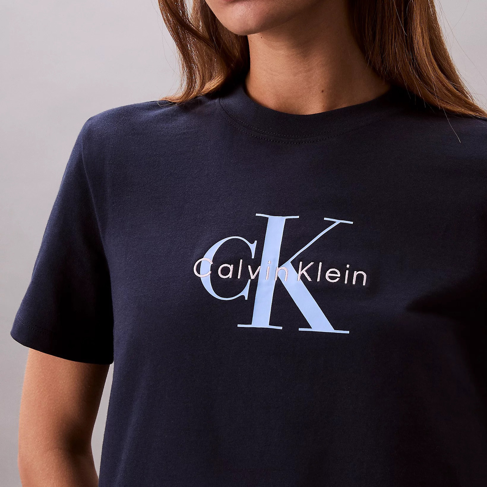 T-shirt preta de manga curta com logo Calvin Klein