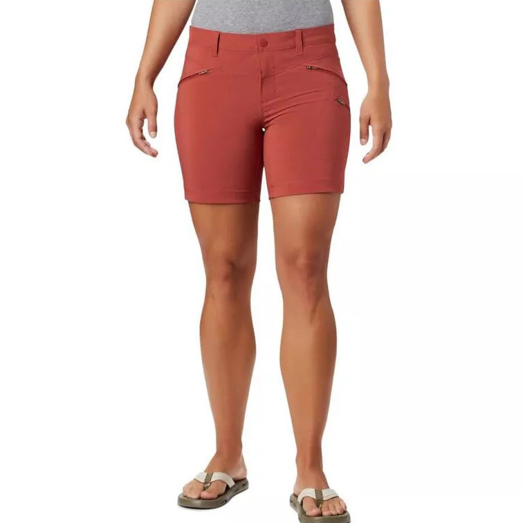 Bermuda terracota feminina com bolsos de fecho e chinelos