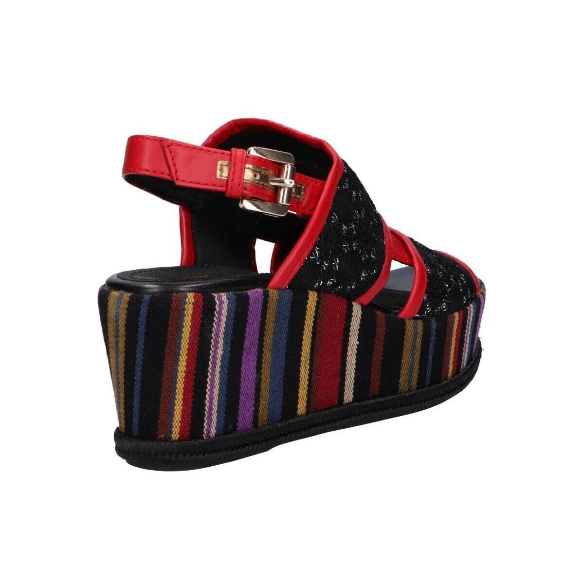 Sandália plataforma vermelha e preta com salto riscado colorido