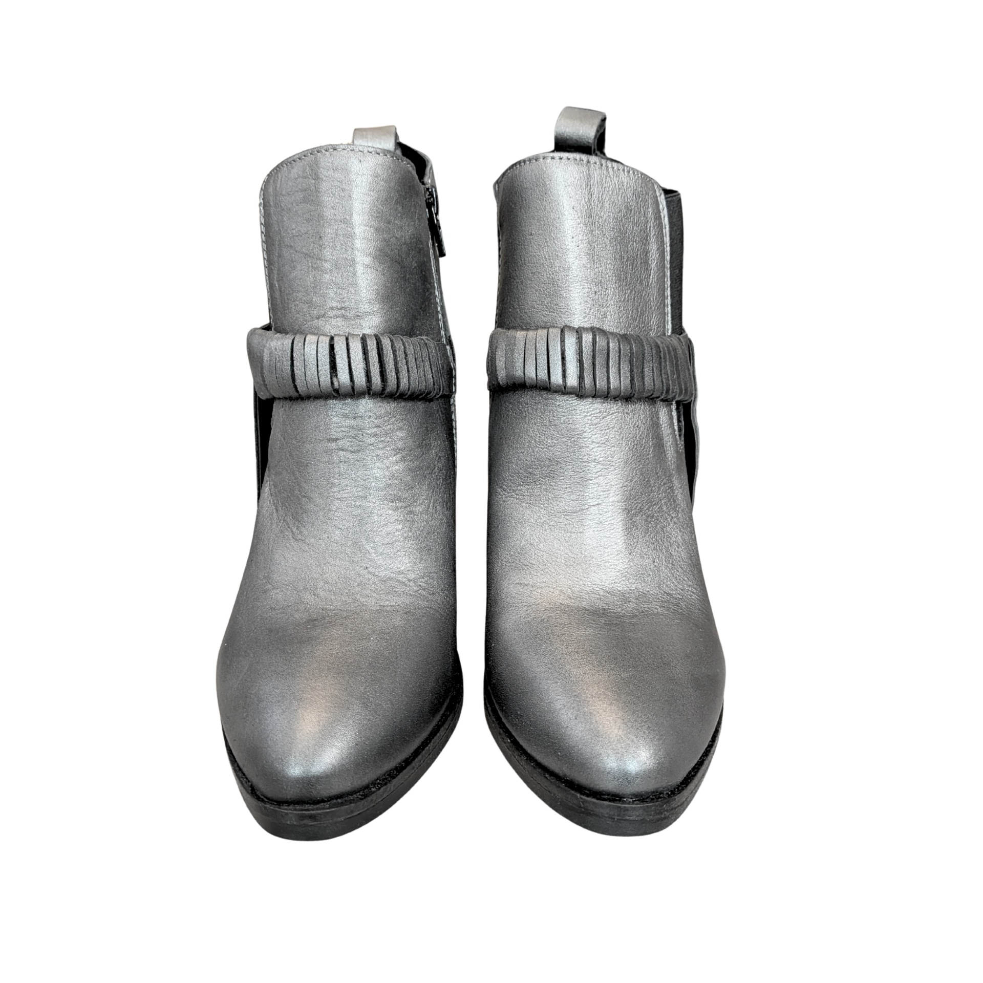 Par de botins pretos em pele com detalhe franzido