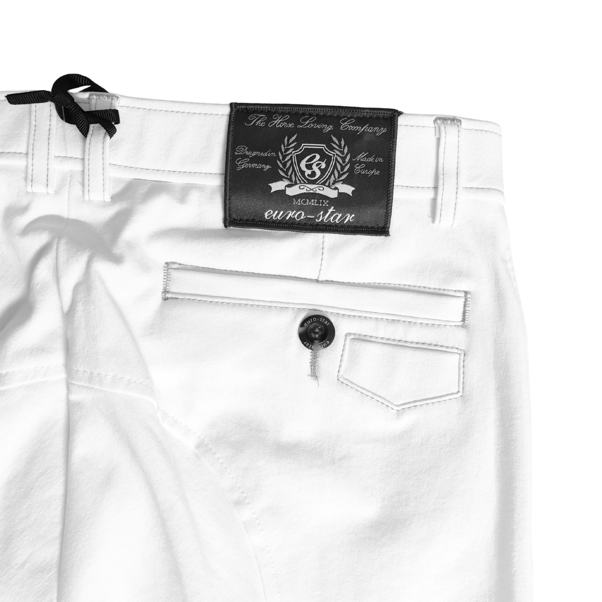 Calças brancas com bolso e etiqueta preta