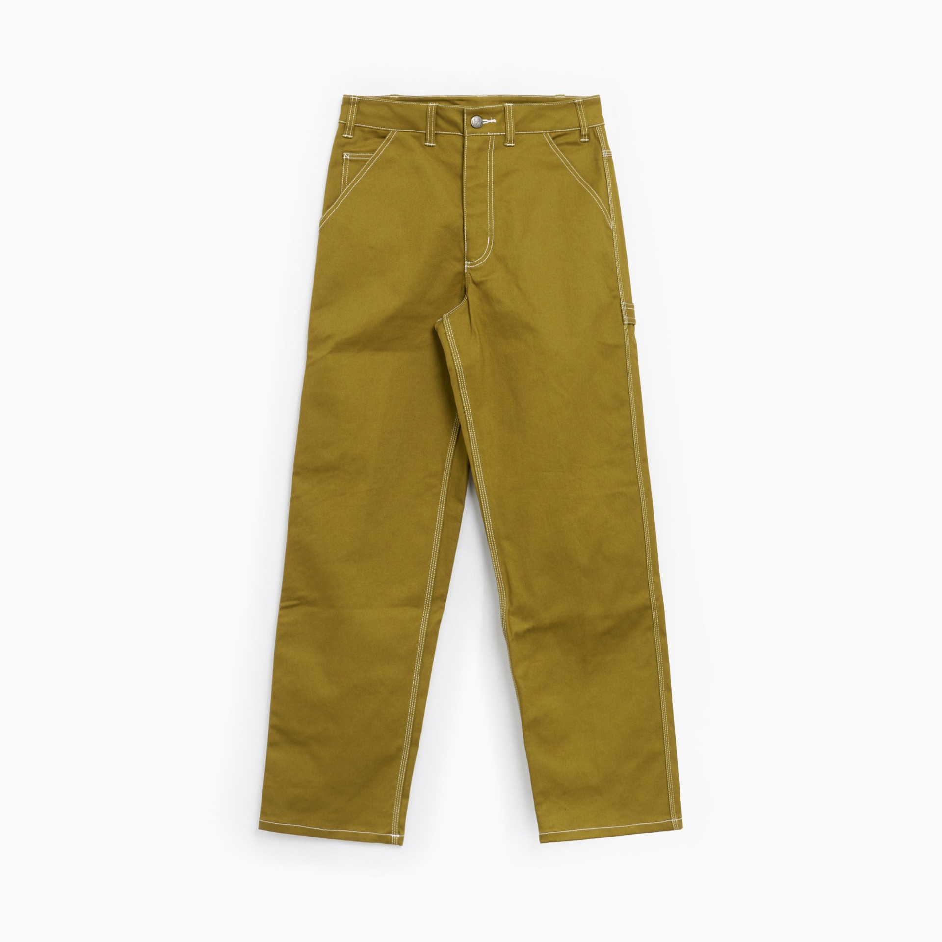 Calças castanho-olive com costuras brancas sobre fundo branco