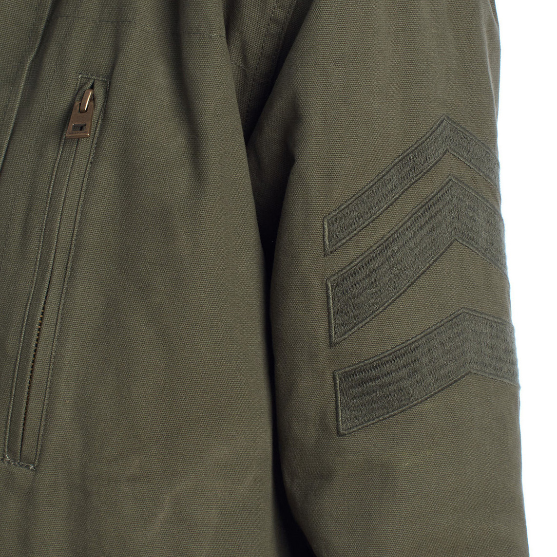 Casaco verde-oliva com fecho e bolso vertical e galões bordados na manga