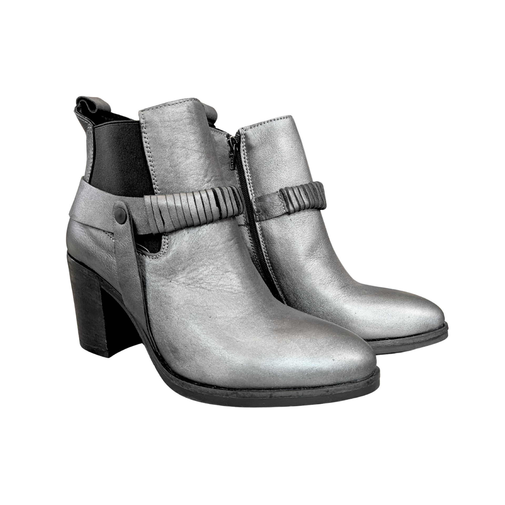 Botins prateados femininos com salto e fecho lateral