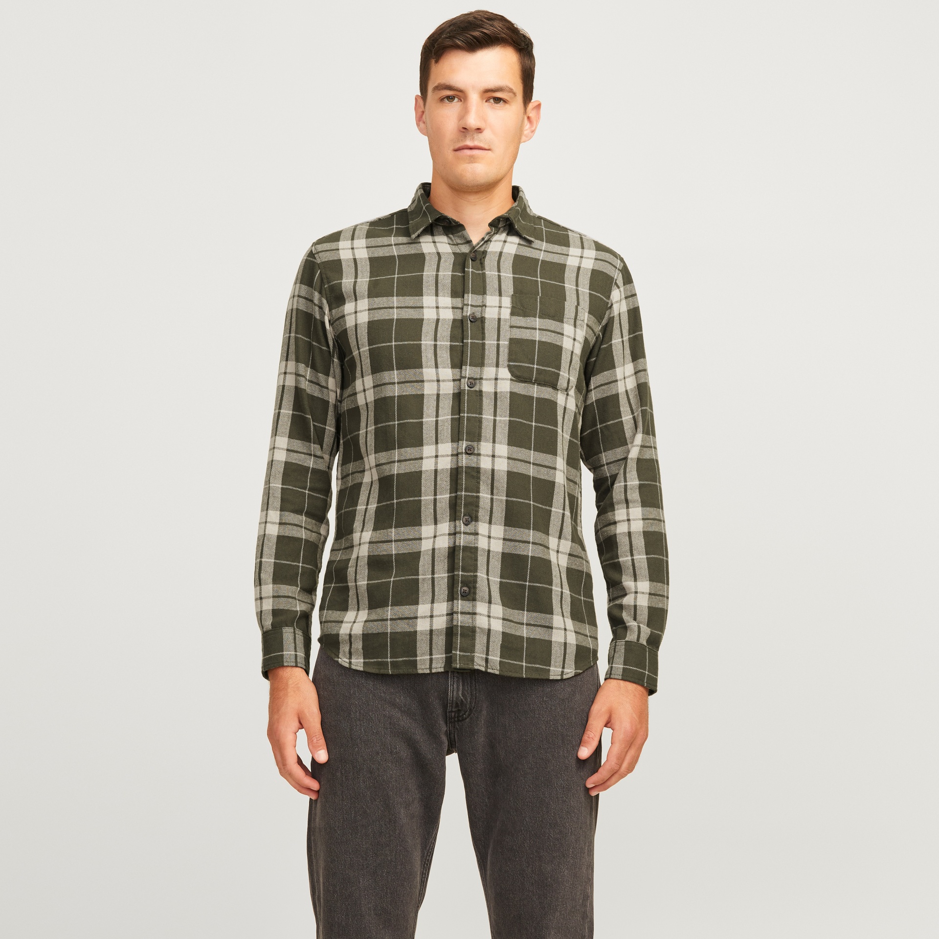 Camisa masculina verde escura às quadrados com bolso no peito