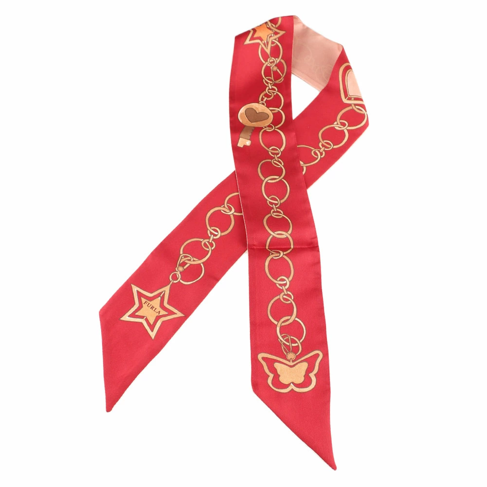 Lenço de seda vermelho com padrão de correntes e símbolos decorativos dourados