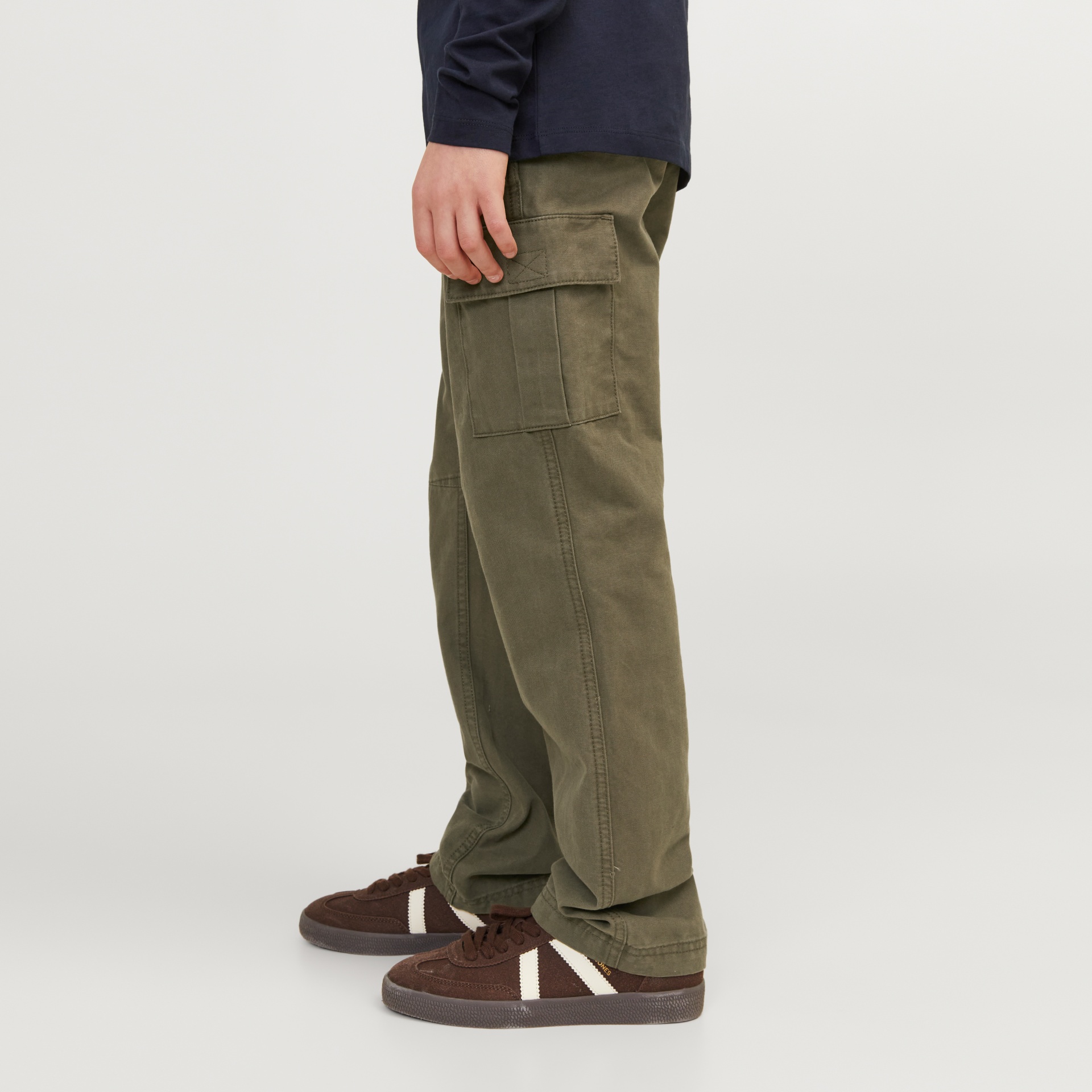 Calças cargo verde-oliva para criança com bolso lateral