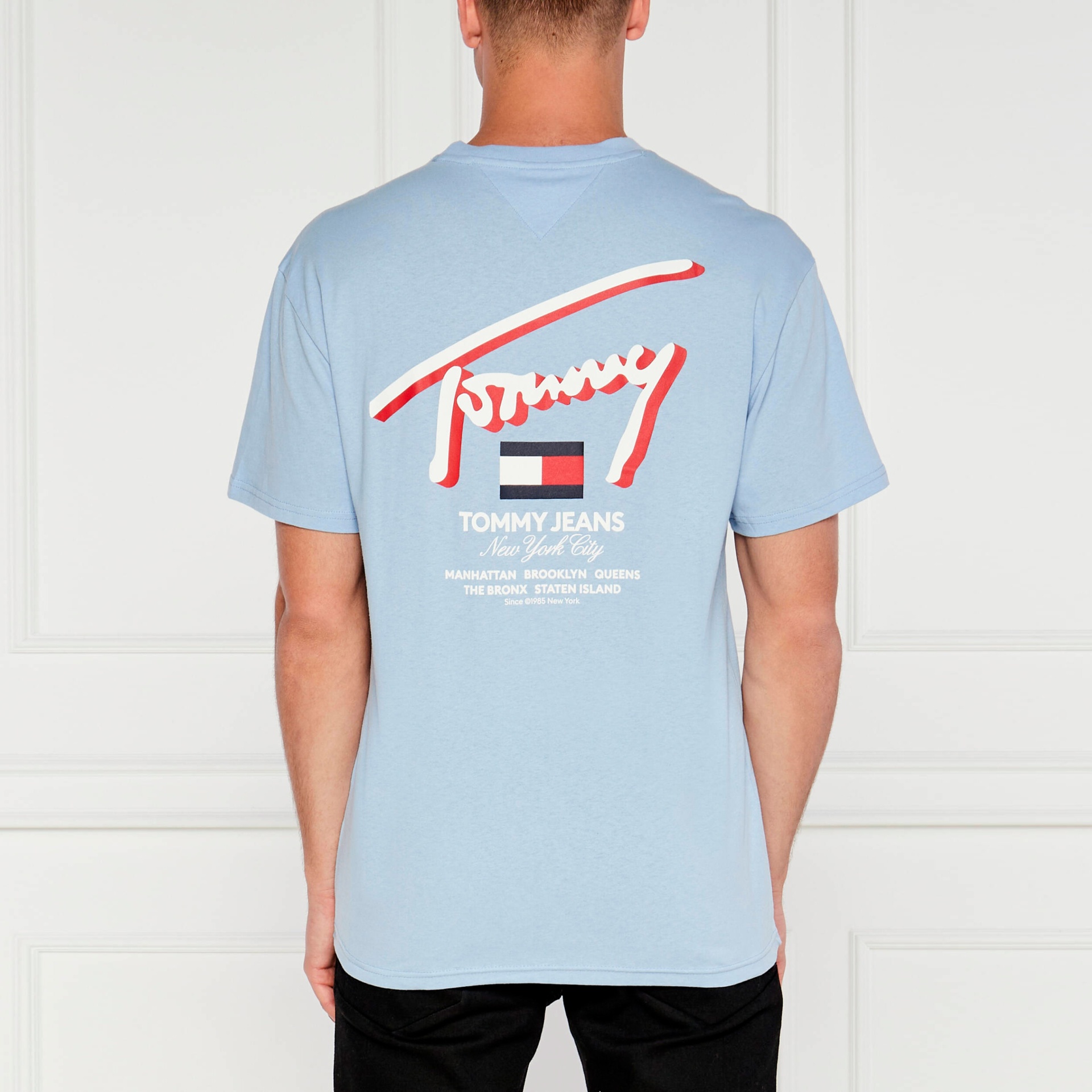 T-shirt azul claro com estampado Tommy Jeans na parte de trás