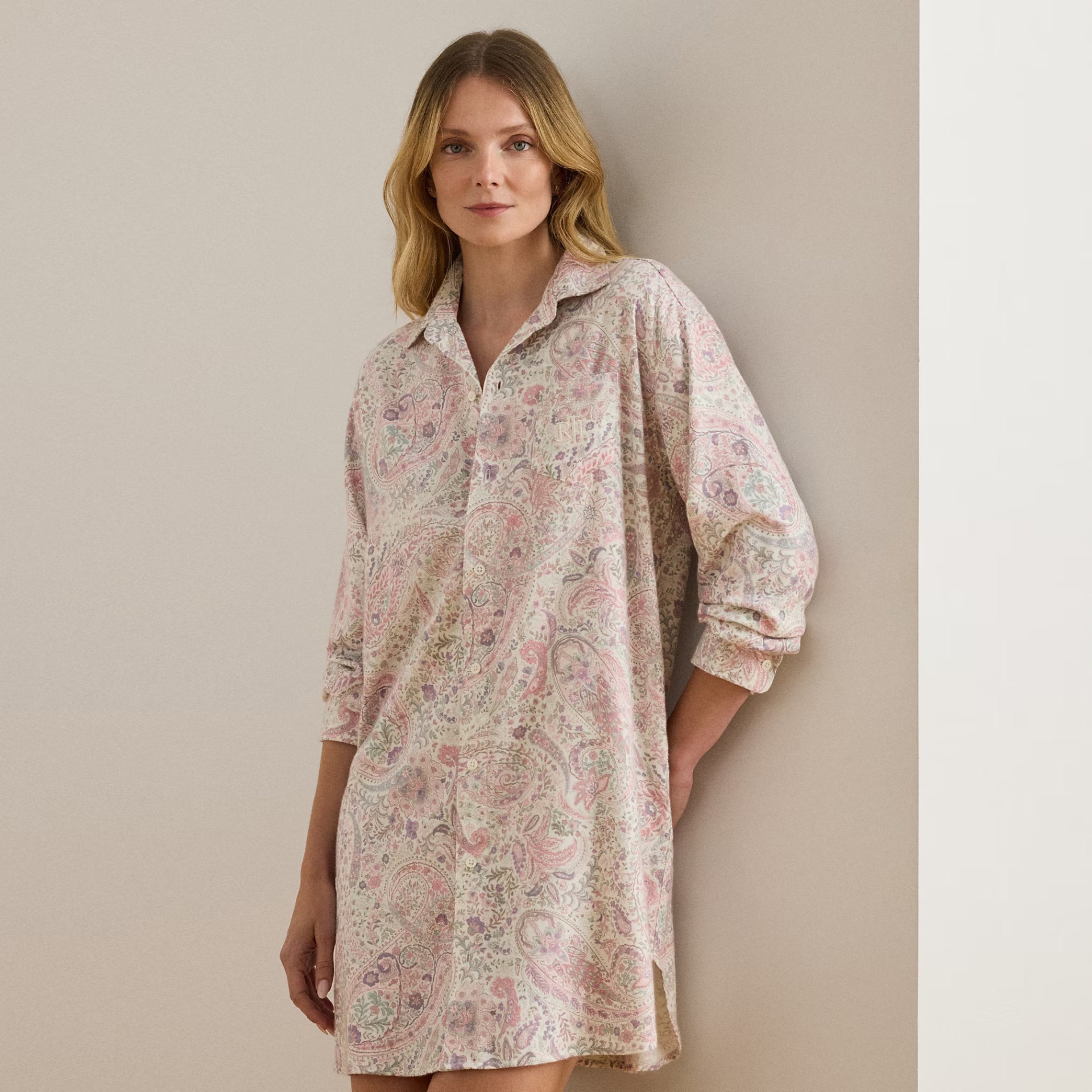 Vestido-camisa comprido com padrão floral e cachemira em tons pastel