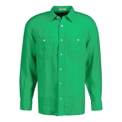 Camisa verde de manga comprida com dois bolsos e botões brancos