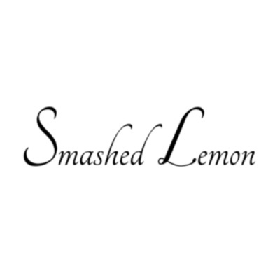 Texto com as palavras Smashed Lemon em fonte cursiva preta sobre fundo branco