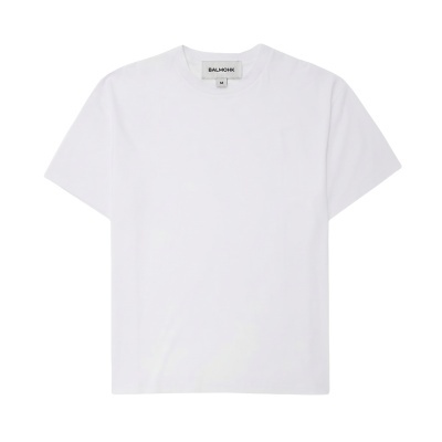 T-shirt branca BALMOHK com etiqueta no pescoço