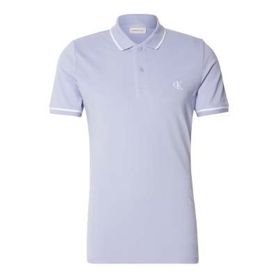 Polo Calvin Klein azul claro com riscas brancas e logótipo cK