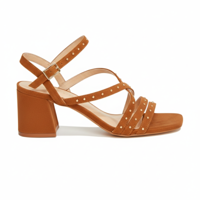 Sandália castanha de salto médio com tiras e rebites dourados