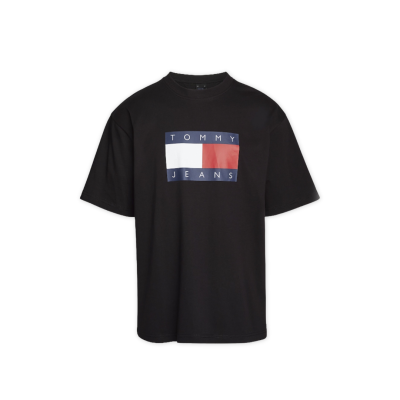 T-shirt preta com estampado colorido e texto TOMMY JEANS