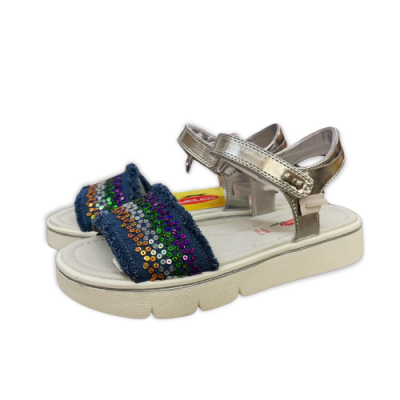 Sandálias infantis com tira azul com lantejoulas e tira prateada com fecho