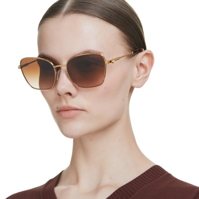 Óculos de sol metálicos dourados com lentes castanhas degradê