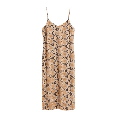 Vestido comprido com padrão pele de cobra e alças finas